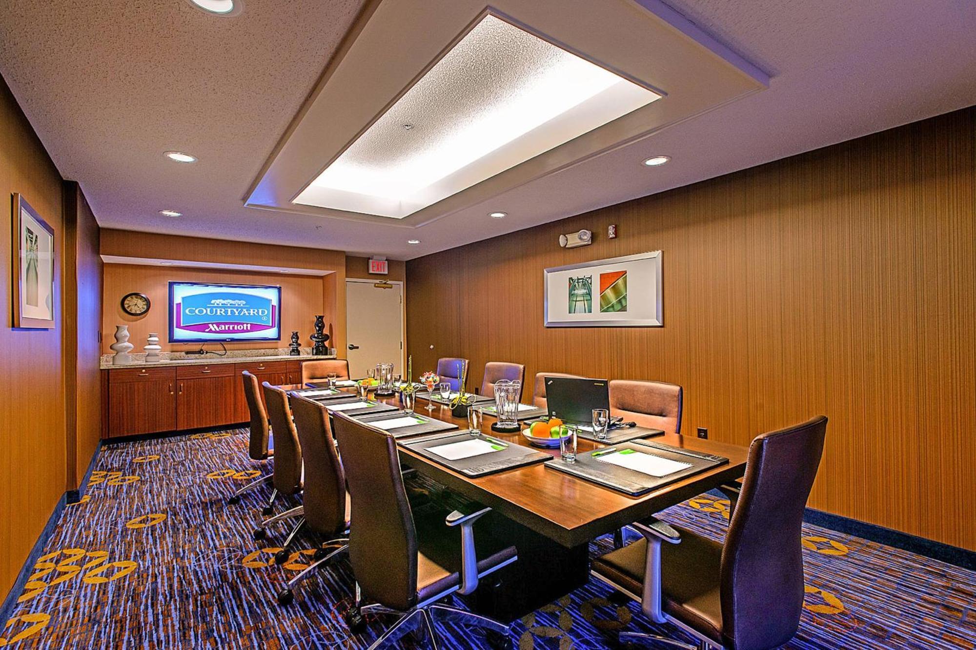 Hotel Courtyard By Marriott Frederick Negocio foto