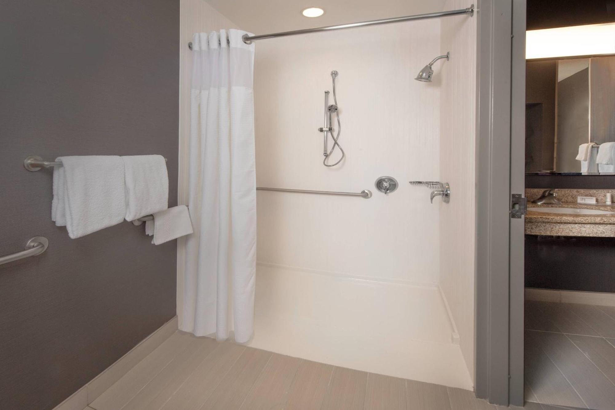 Hotel Courtyard By Marriott Frederick Exterior foto