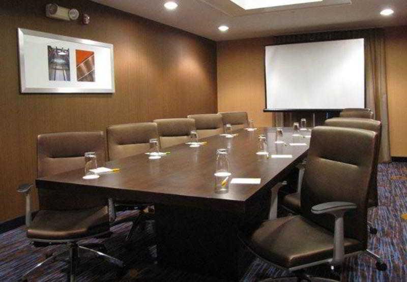Hotel Courtyard By Marriott Frederick Facilidades foto